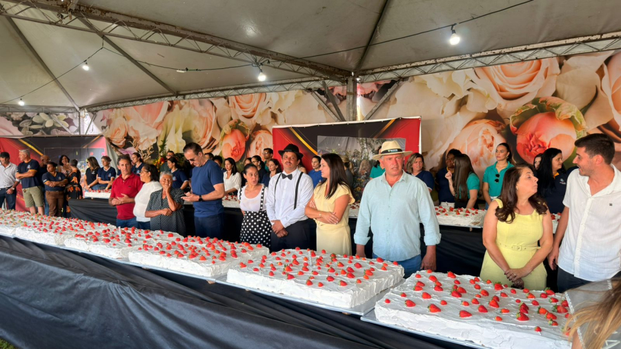 Com bolo de 34 metros, Alfredo Vasconcelos celebra história e união em seu 34º aniversário